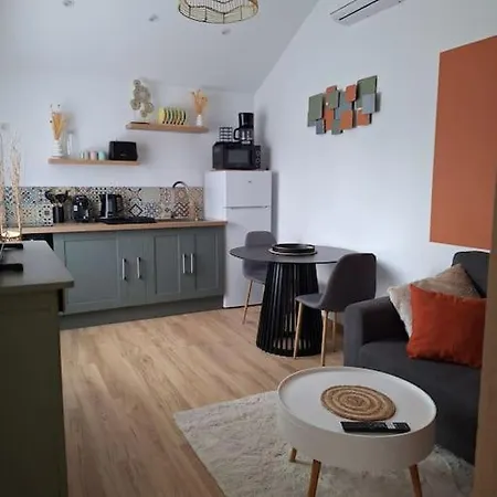 Апартаменты Charmante Maisonnette Equipee Caudebec-les-Elbeuf